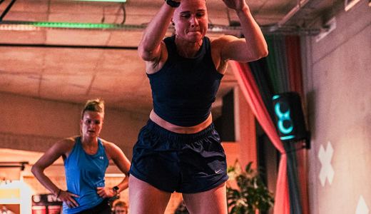 Burpee broad jump in volle sprong